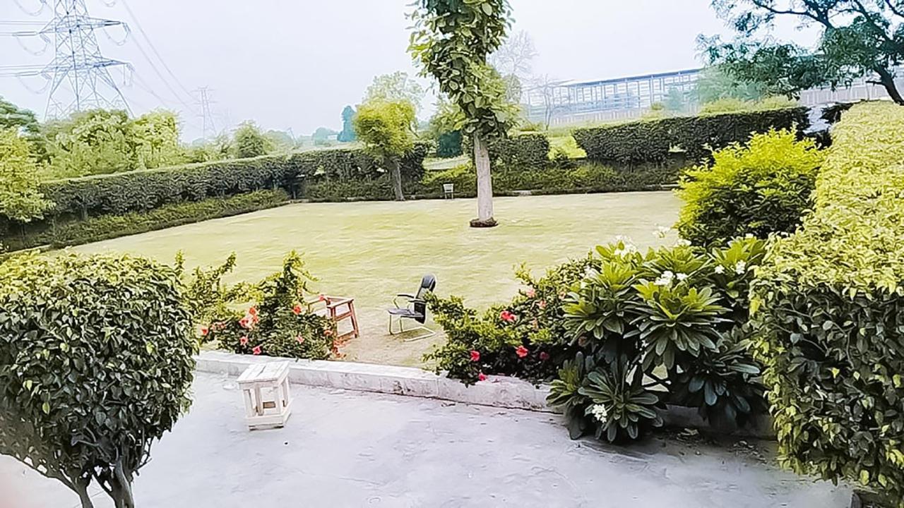 Roomshala 110 Hotel Mulaqaat - Shiv Nadar University Dadri 외부 사진