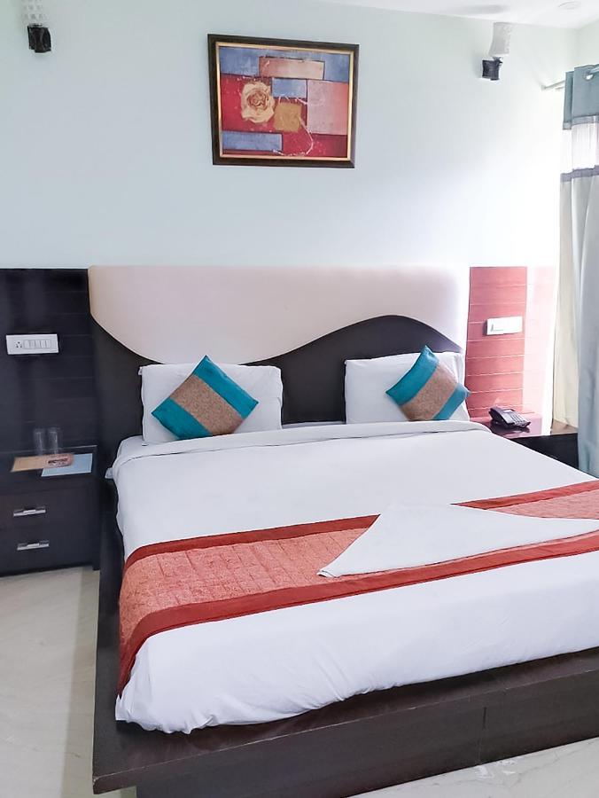 Roomshala 110 Hotel Mulaqaat - Shiv Nadar University Dadri 외부 사진